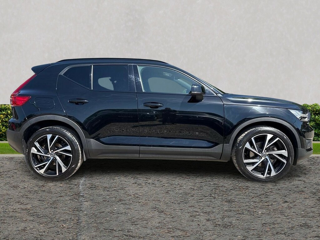 Volvo XC40 2.0 B4p R Design Pro EJ70UBE Black #2