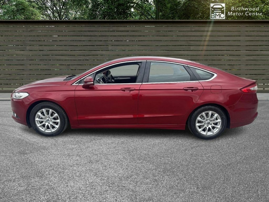 Ford Mondeo Hatchback SA15GYC Red #4