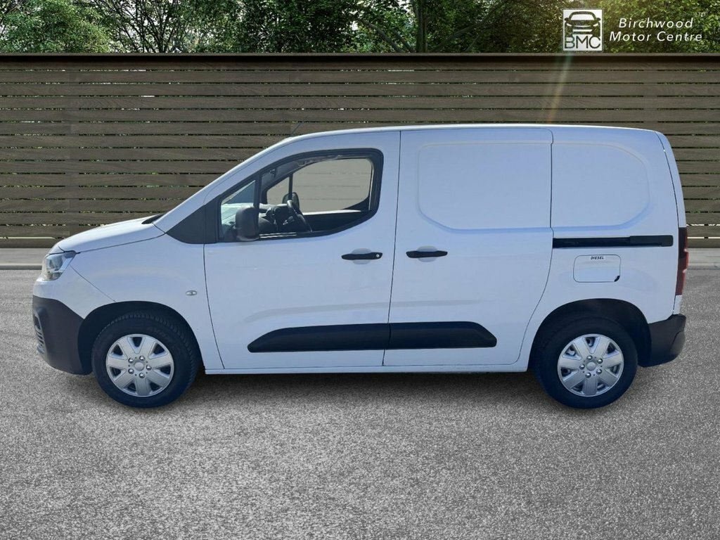 Citroen Berlingo 1.6L X M CF19FNW White #4