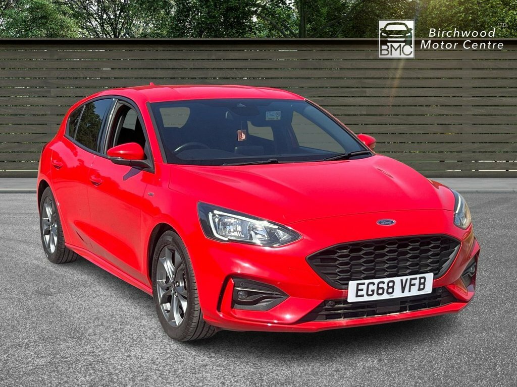 Ford Focus 1L St-line Red