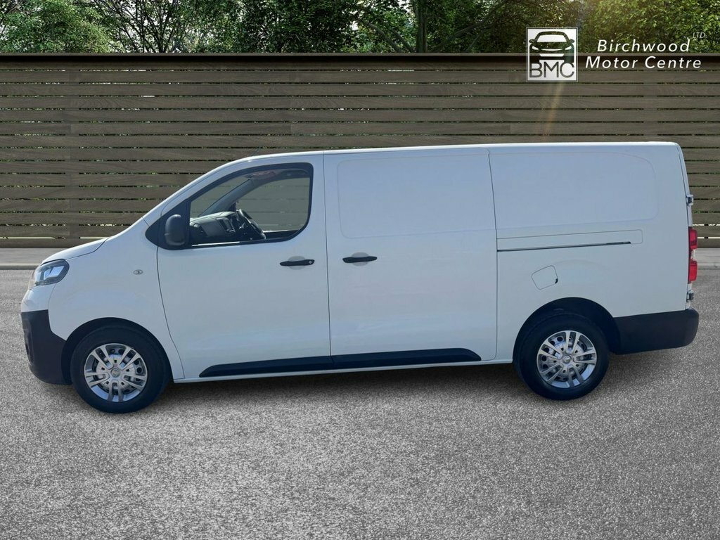 Vauxhall Vivaro 1.5L Dynamic 6Dr DY20TYO White #4