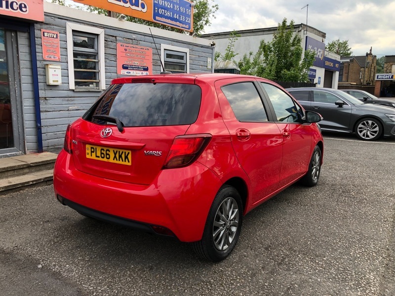 Toyota Yaris Vvt-i Icon PL66XKK Red #4