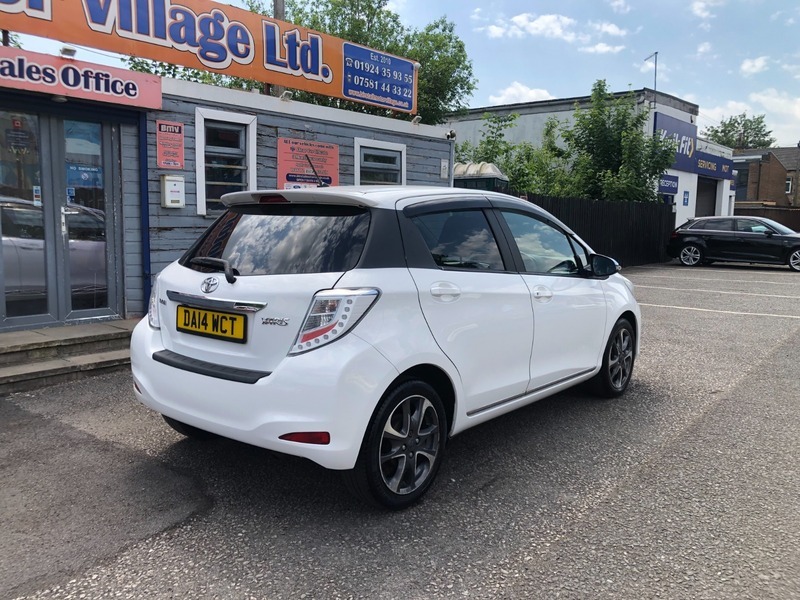 Toyota Yaris Vvt-i Trend DA14WCT White #4