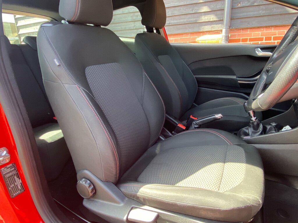 Ford Fiesta 1.0T Ecoboost St-line Hatchback KL18CCO Red #5