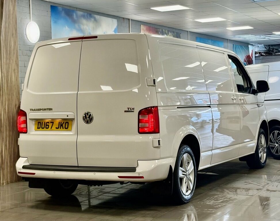 Volkswagen Transporter 2L Highline DU67JKO White #5