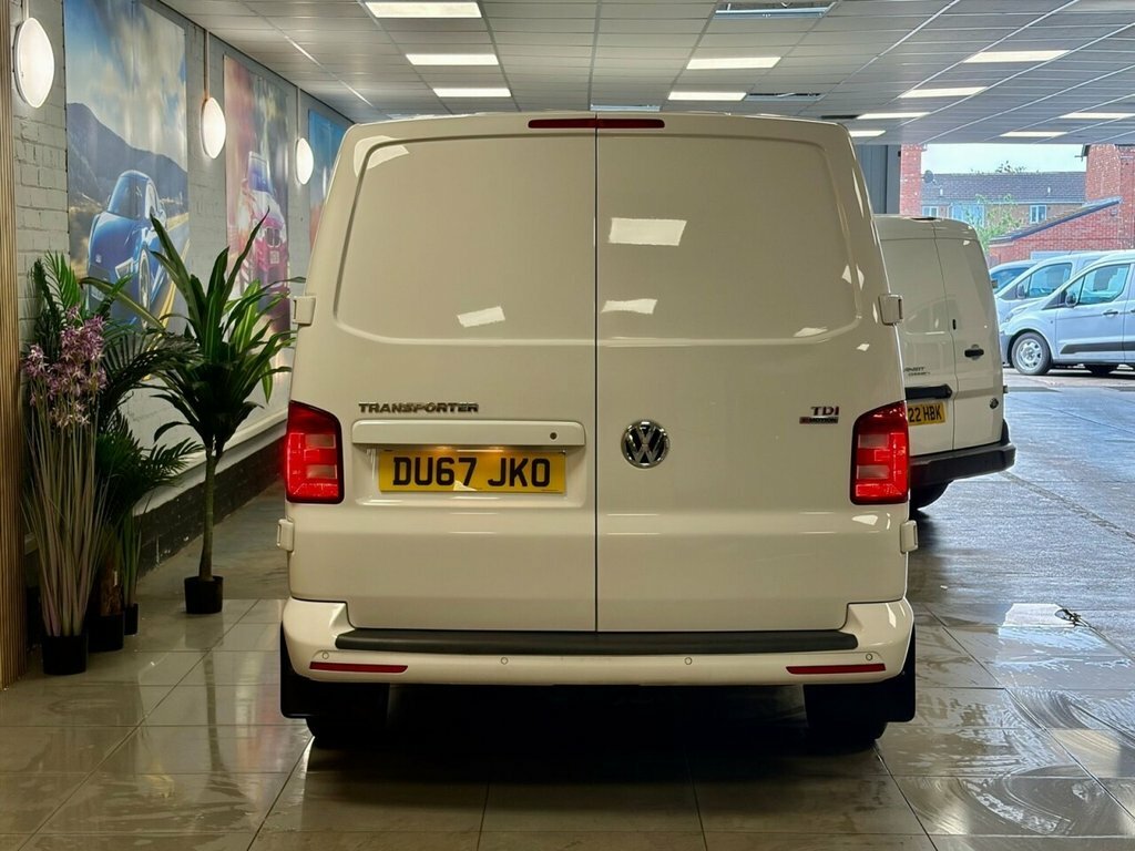 Volkswagen Transporter 2L Highline DU67JKO White #6