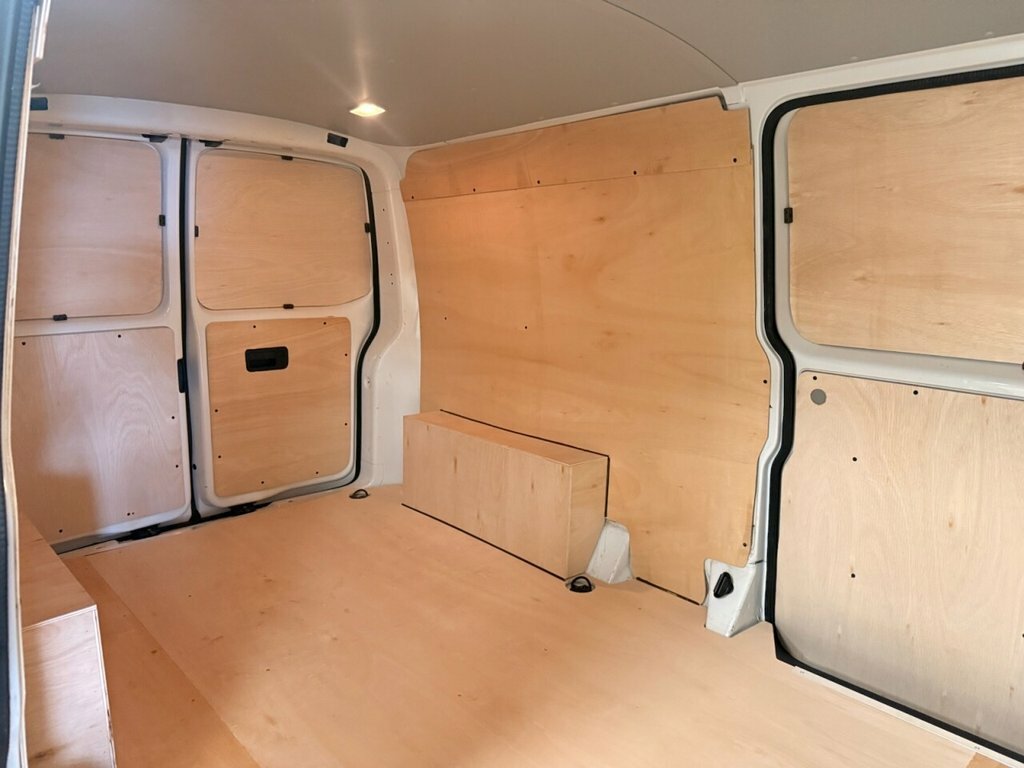 Volkswagen Transporter 2L Highline DU67JKO White #3