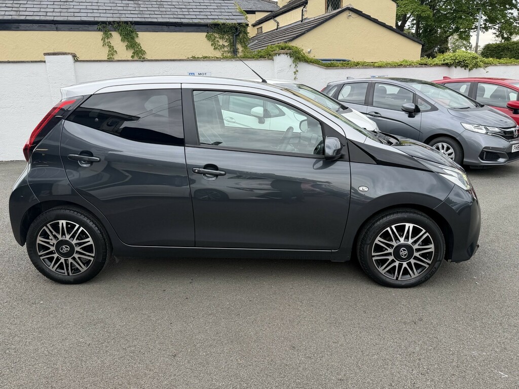 Toyota Aygo 1.0 Vvt-i X-clusiv Hatchback X-shift Eu YU19NXW #2