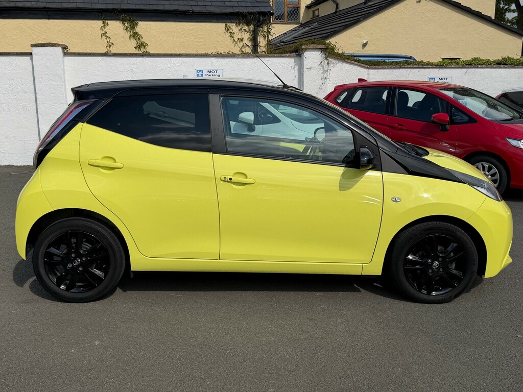 Toyota Aygo 1.0 Vvt-i X-cite 3 Yellow Bi-tone Hatchback Pe FL66UKZ #2