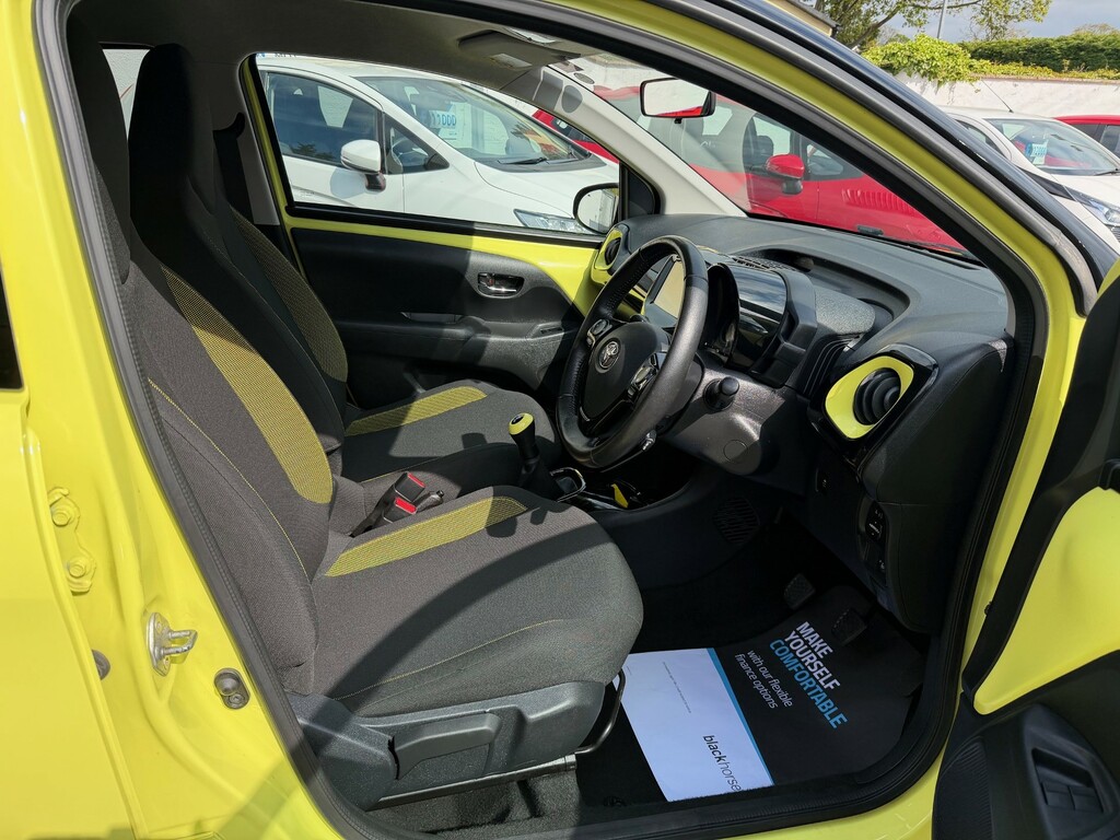 Toyota Aygo 1.0 Vvt-i X-cite 3 Yellow Bi-tone Hatchback Pe FL66UKZ #3