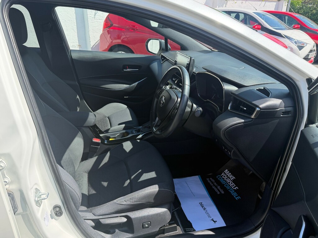 Toyota Corolla Design Hybrid RO20HLN White #3
