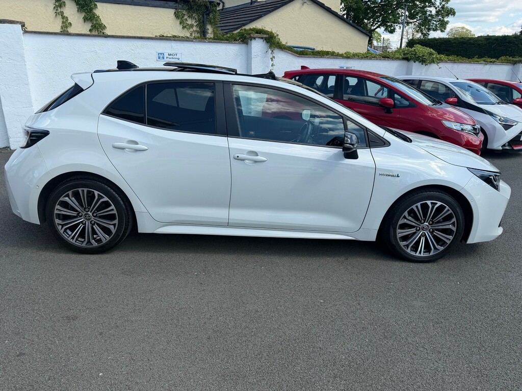 Toyota Corolla Design Hybrid RO20HLN White #2
