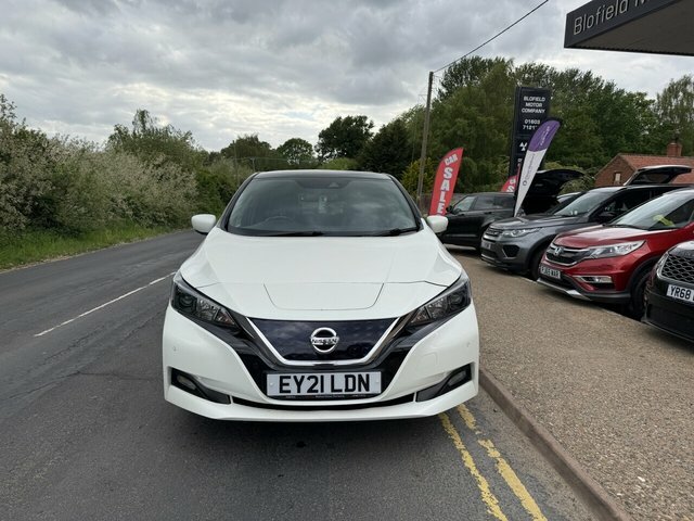 Nissan Leaf 40Kwh N-connecta Hatchback 150 EY21LDN White #2