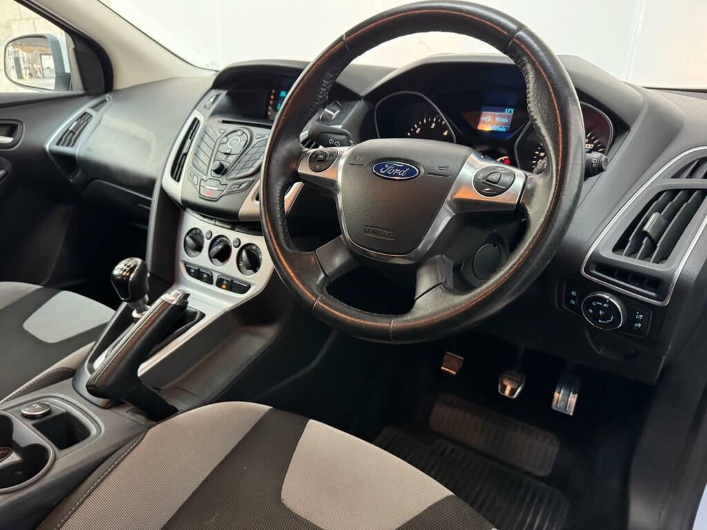 Ford Focus 1.6 Tdci Zetec S Euro 5 Ss EK14KKP White #3