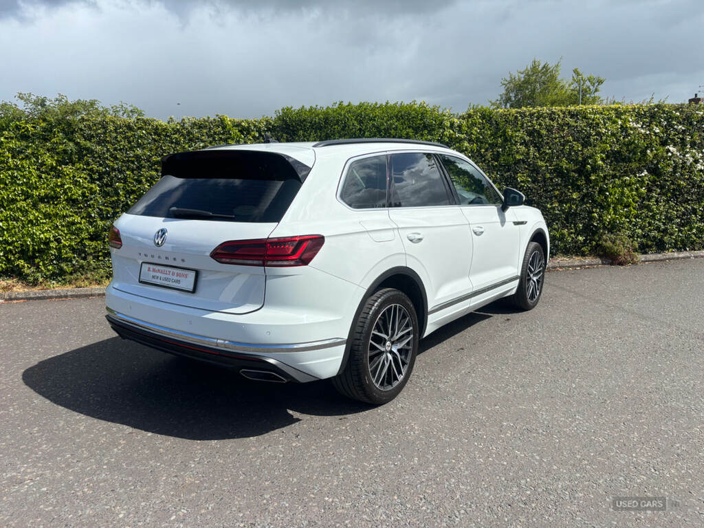 Volkswagen Touareg 3.0 V6 Tdi 4Motion Sel Tip WX19PWU White #2