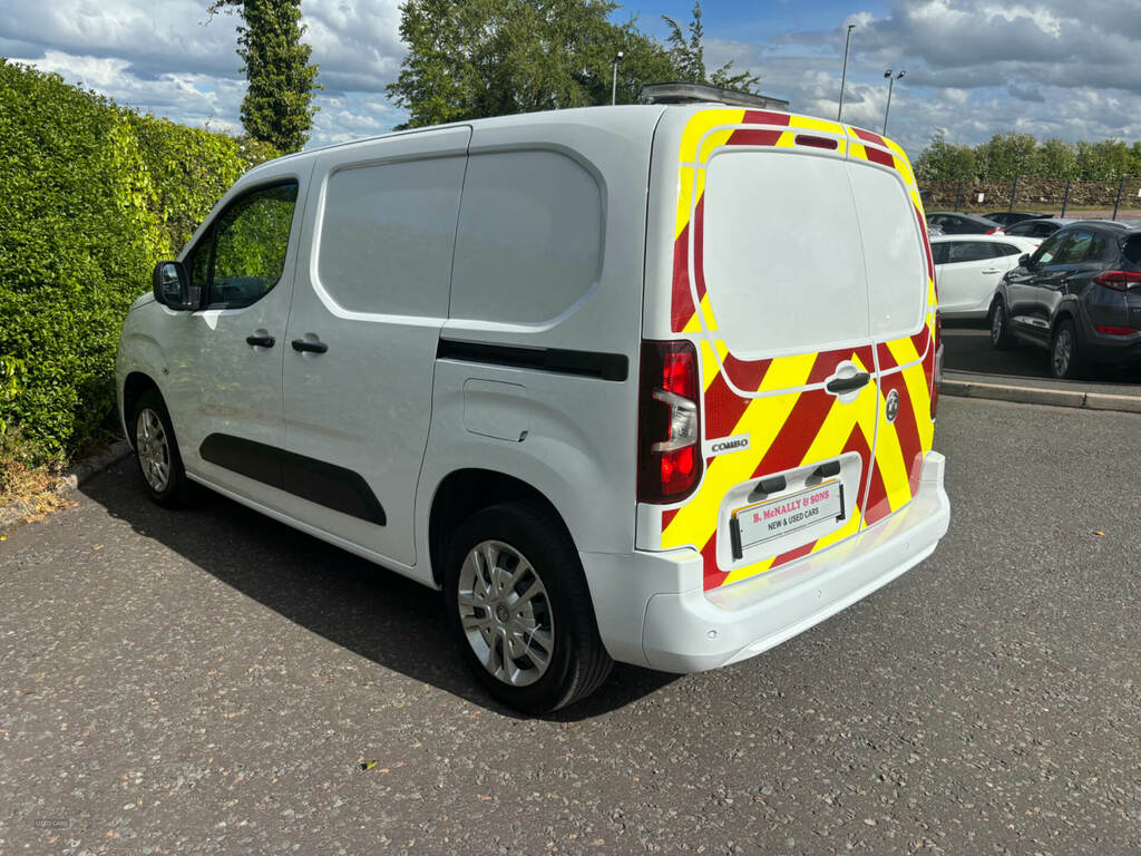 Vauxhall Combo 2000 1.5 Turbo D 100Ps H1 Sportive Van XGZ6004 White #2
