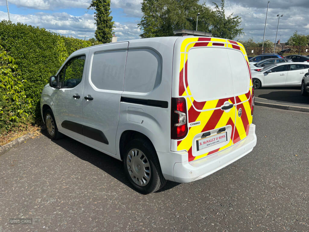 Vauxhall Combo 2000 1.5 Turbo D 100Ps H1 Sportive Van White