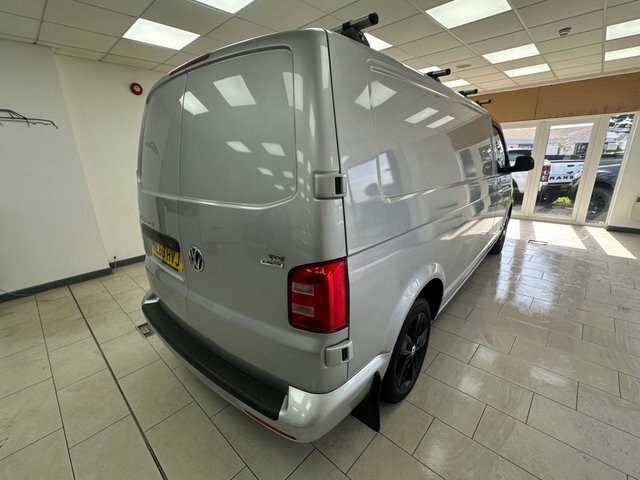 Volkswagen Transporter 2.0 Tdi T32 Bluemotion Tech Highline Panel Van NL66HVJ Silver #4