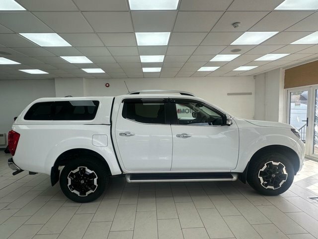 Nissan Navara 2.3 Dci Tekna Pickup Double Cab White #2