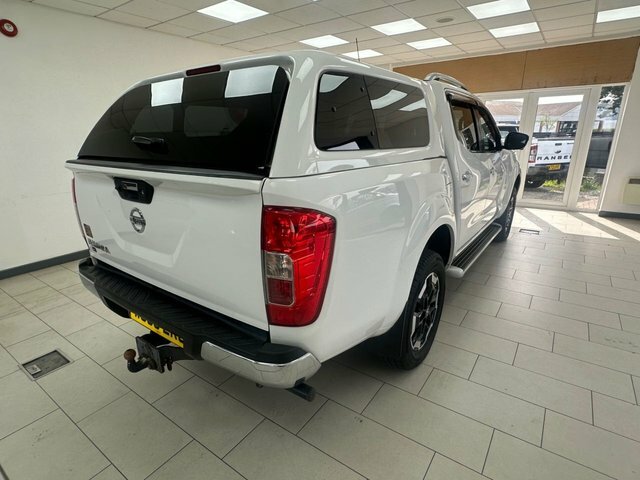 Nissan Navara 2.3 Dci Tekna Pickup Double Cab White #3