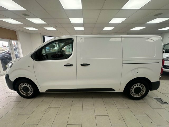 Vauxhall Vivaro 1.5 Turbo D 2700 Edition Panel Van Manu DY69EVT White #2