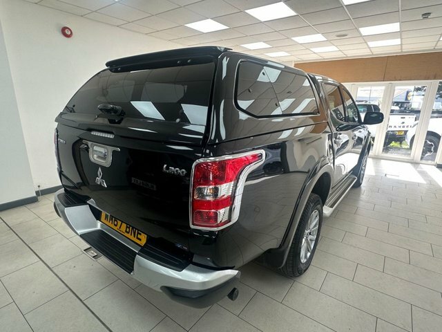 Mitsubishi L200 2.4 Di-d Dc Barbarian Pickup Double Cab WM67BNE Black #4