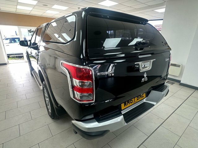 Mitsubishi L200 2.4 Di-d Dc Barbarian Pickup Double Cab WM67BNE Black #6