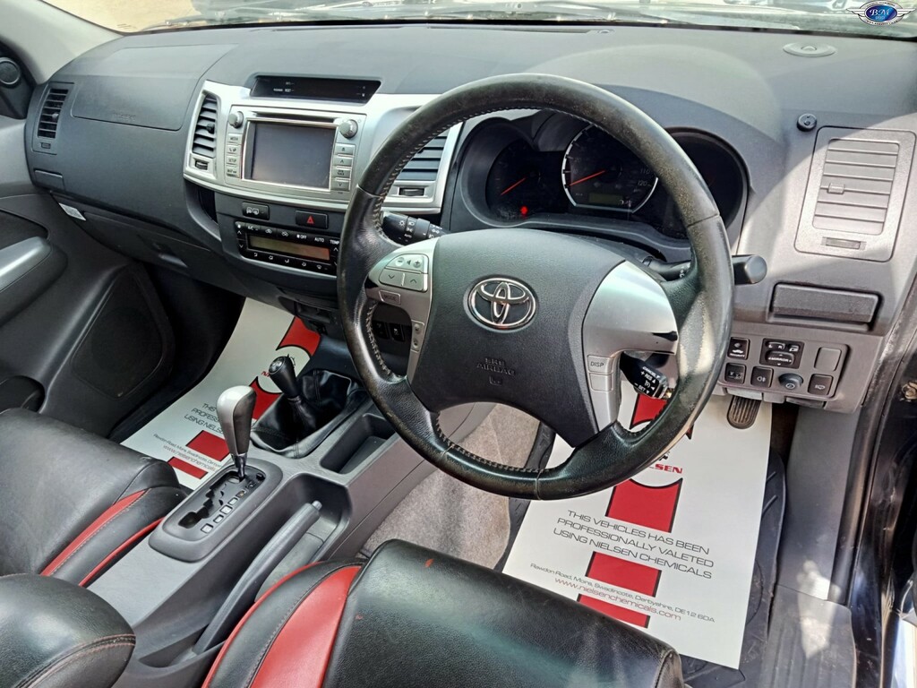 Toyota HILUX 3.0 D-4d Invincible 2013 Black #2