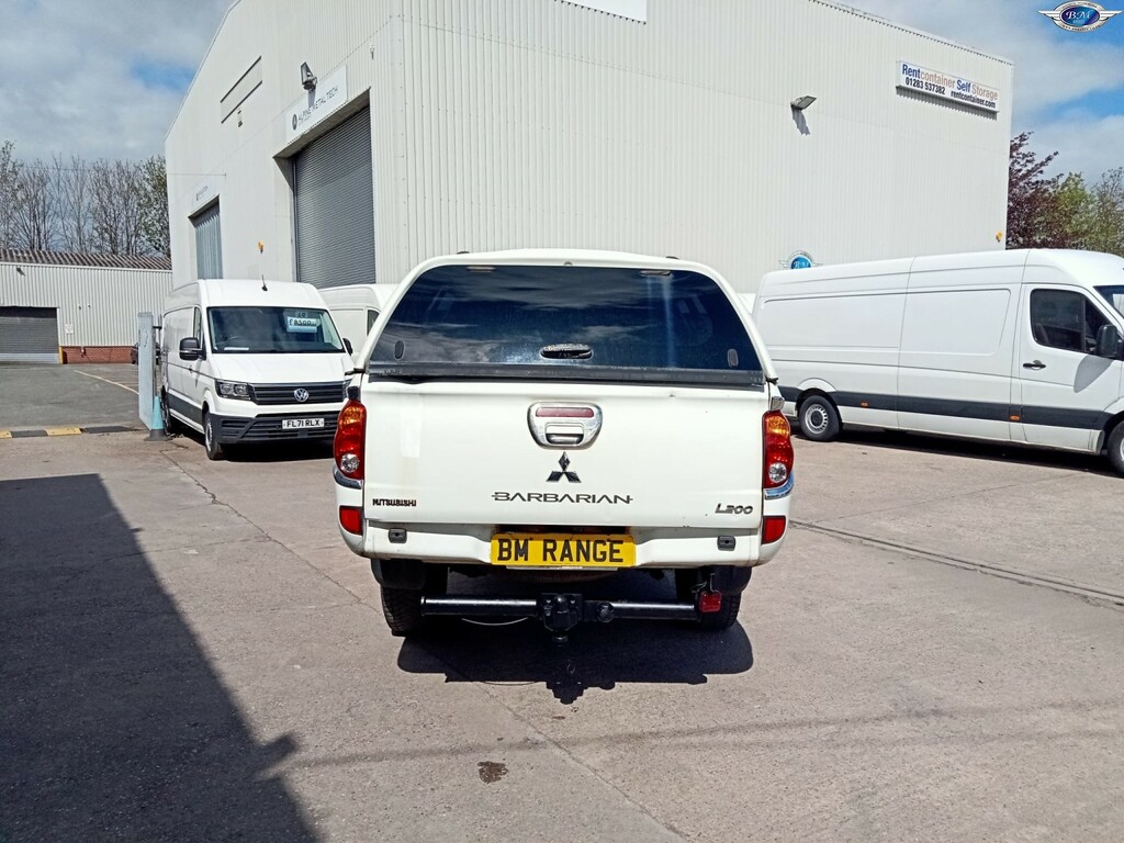 Mitsubishi L200 2.5 Di-d Barbarian Black 2014 SC63MUW White #6