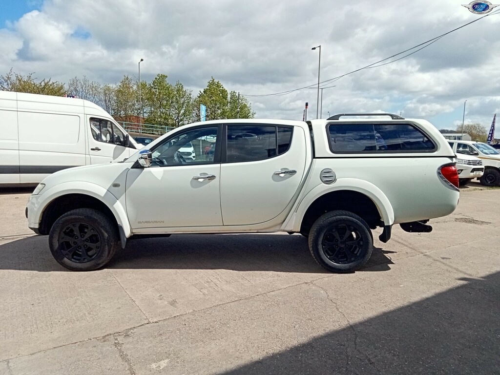 Mitsubishi L200 2.5 Di-d Barbarian Black 2014 SC63MUW White #4