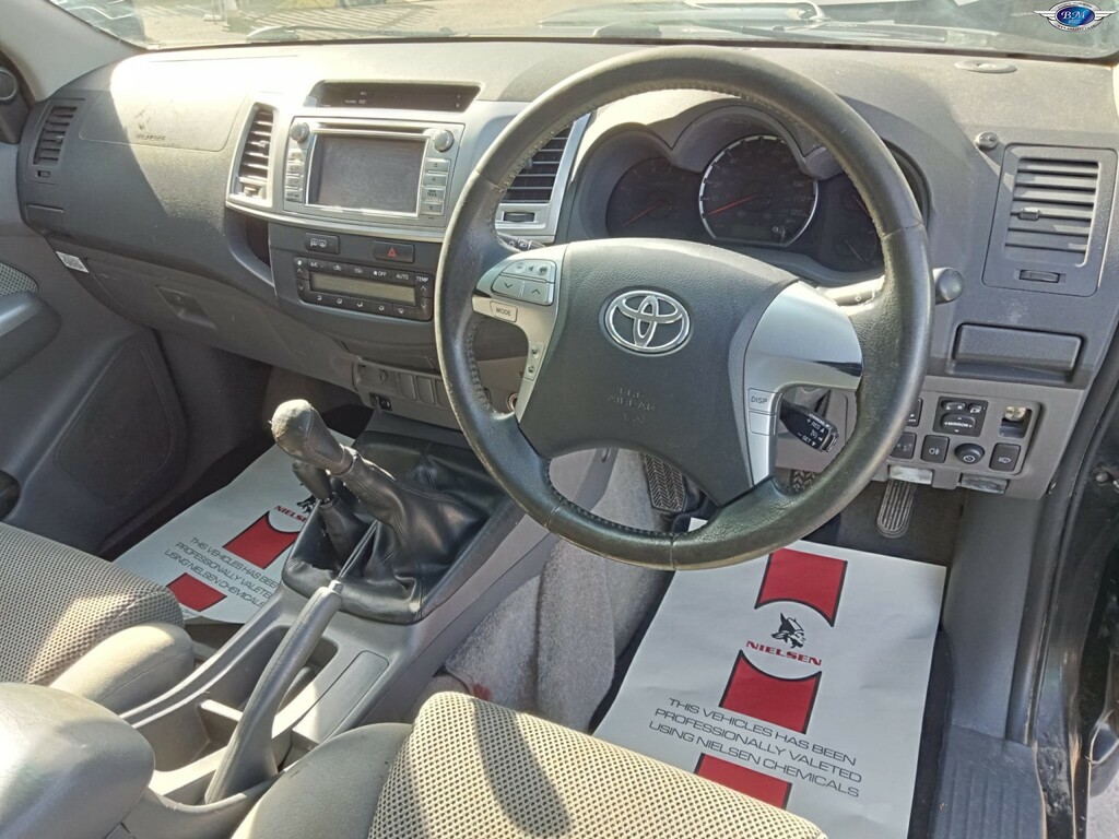 Toyota HILUX 3.0 D-4d Invincible 2012 Black #2