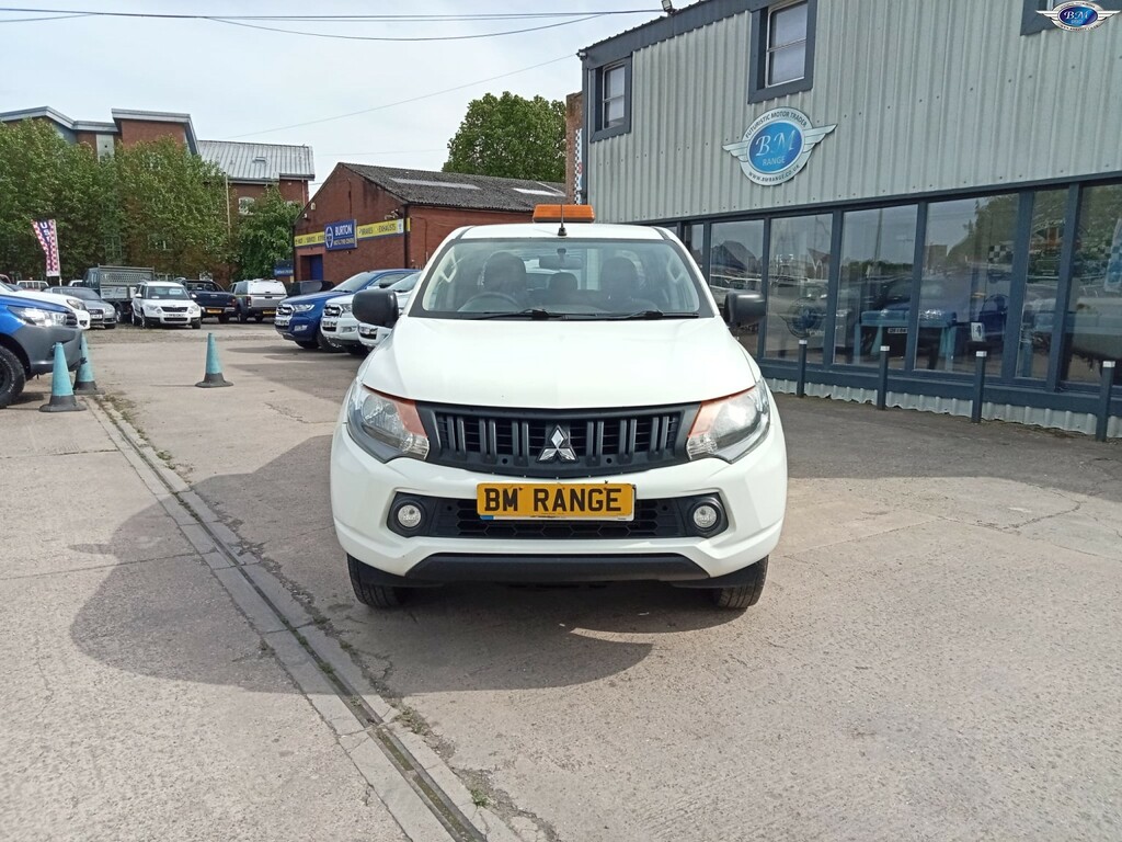 Mitsubishi L200 2.4 Di-d Dc 4Life 2016 DT65CZY White #3