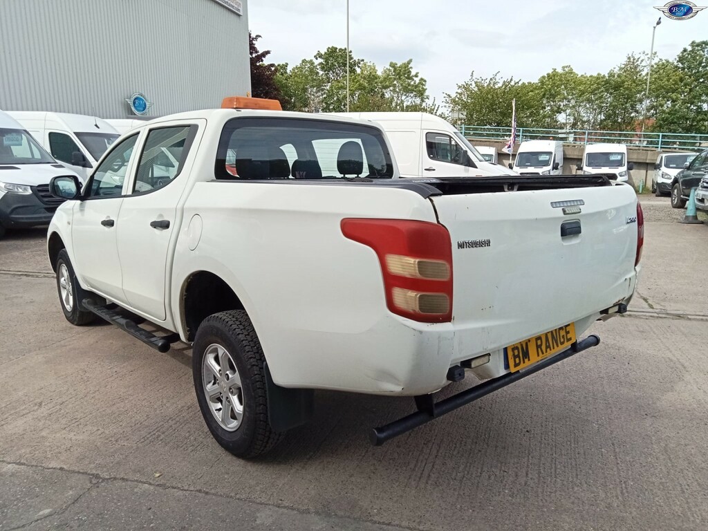 Mitsubishi L200 2.4 Di-d Dc 4Life 2016 DT65CZY White #5