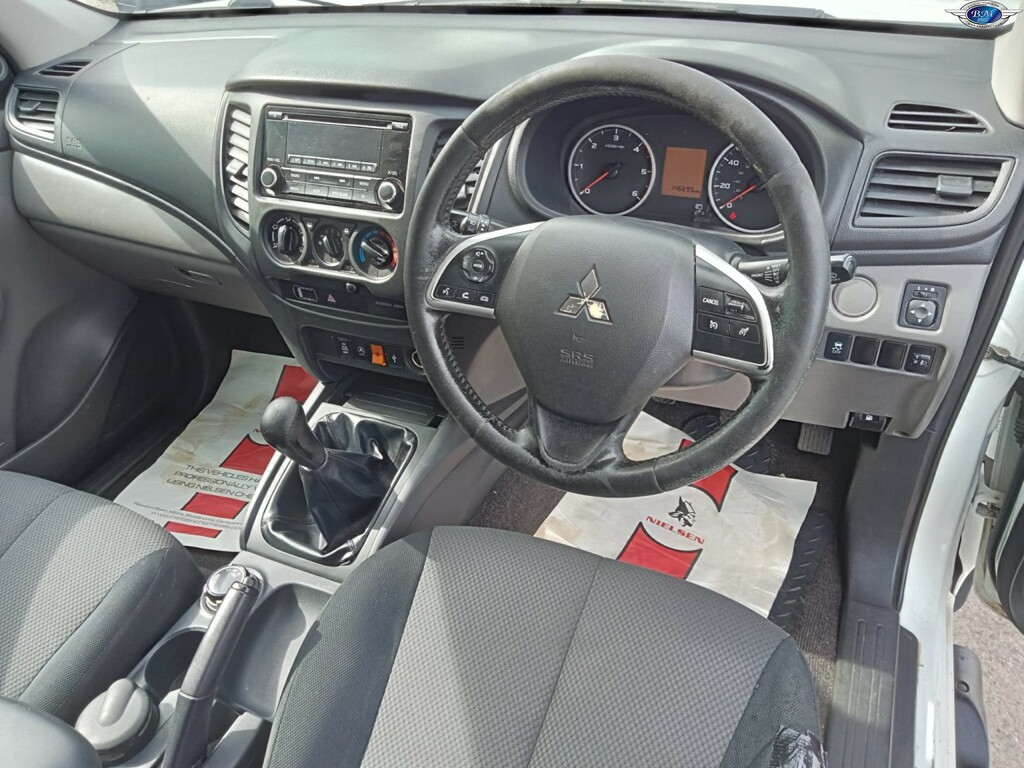 Mitsubishi L200 2.4 Di-d Dc 4Life 2016 DT65CZY White #2