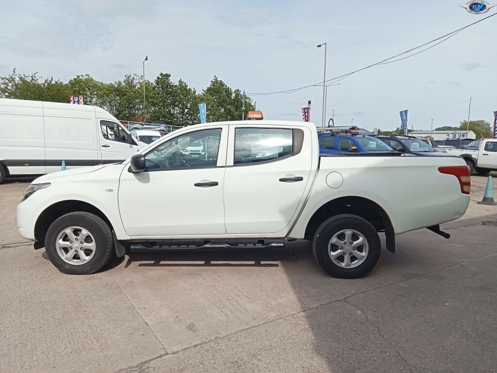 Mitsubishi L200 2.4 Di-d Dc 4Life 2016 DT65CZY White #4
