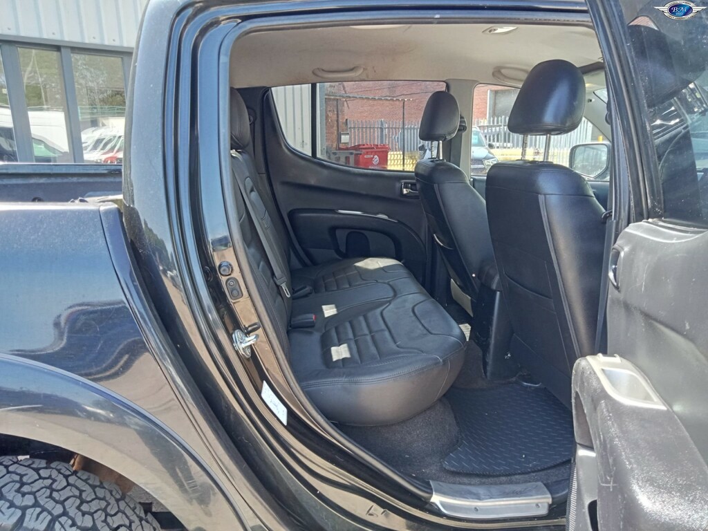 Mitsubishi L200 2.5 Di-d 4X4 4Life Lb Dcb 0D 134 Bhp White #16