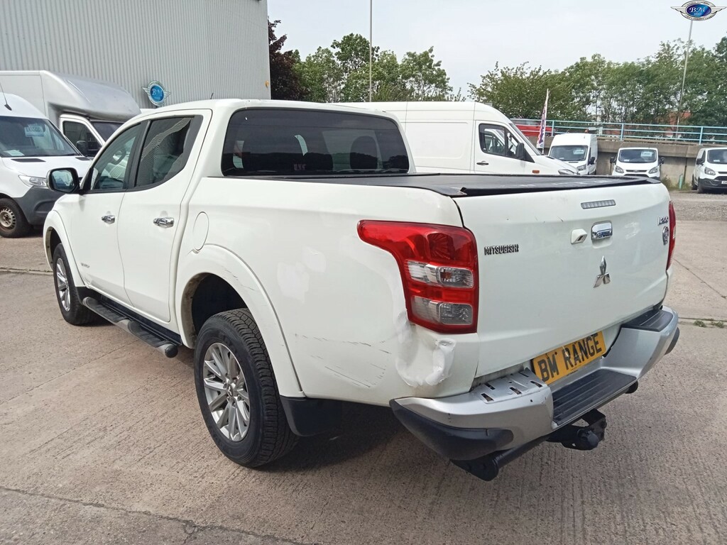 Mitsubishi L200 2.4 Di-d Dc Warrior 2016 DV66UAY White #5