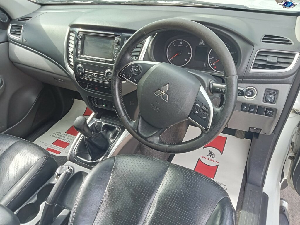 Mitsubishi L200 2.4 Di-d Dc Warrior 2016 DV66UAY White #2