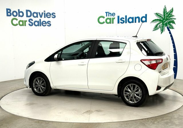 Toyota Yaris Vvt-i Icon Hatchback CN18YAV White #6