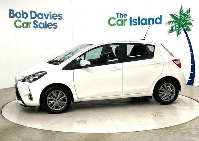 Toyota Yaris Vvt-i Icon Hatchback CN18YAV White #5
