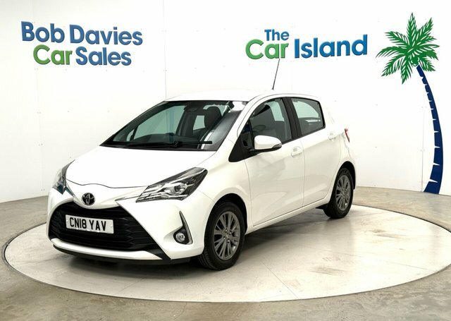 Toyota Yaris Vvt-i Icon Hatchback CN18YAV White #3
