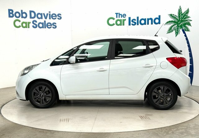 Kia Venga 3 Mpv VF15HFZ White #5