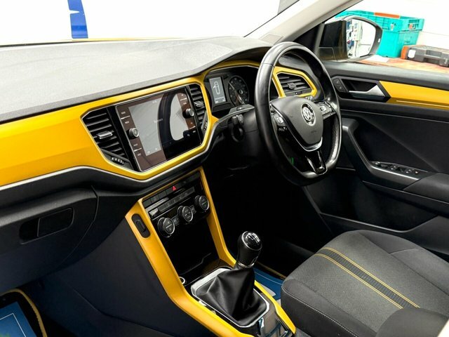 Volkswagen T-Roc Tsi Design Suv EF67JYT Yellow #4