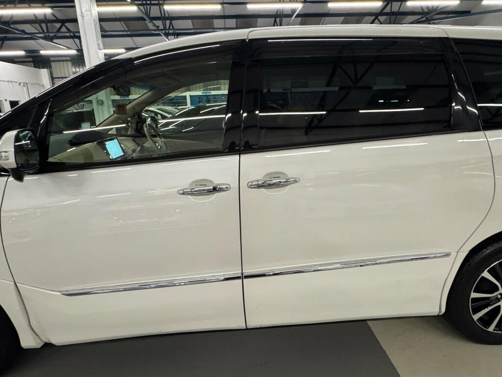 Toyota Estima Aeras 2.4 Hybrid 7 Seat Super Low Miles White #6