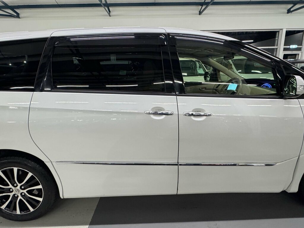 Toyota Estima E-four G Black #9