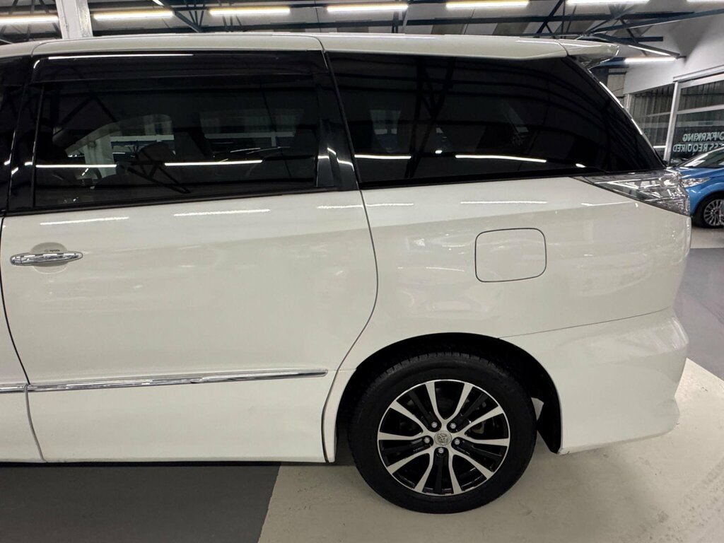 Toyota Estima E-four G Black #7