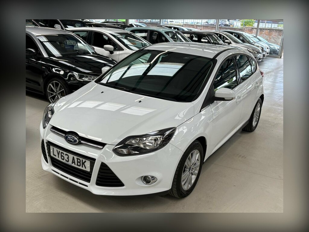 Ford Focus 1.6 Titanium Navigator Powershift Euro 5 LY63ABK White #3