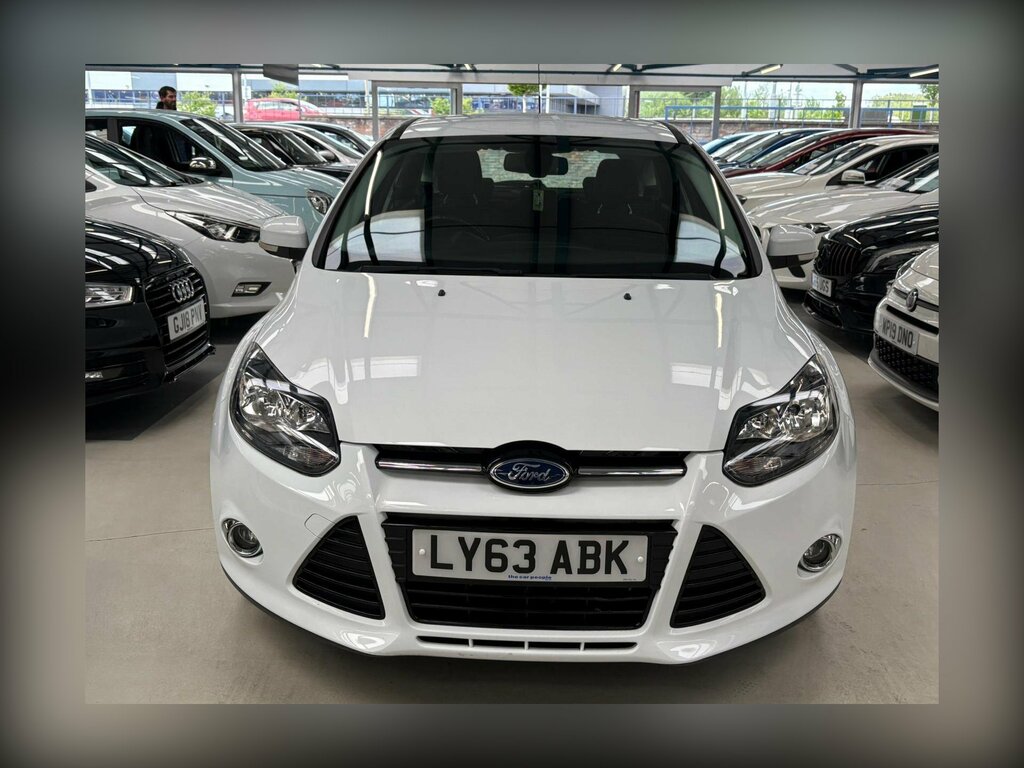 Ford Focus 1.6 Titanium Navigator Powershift Euro 5 LY63ABK White #2