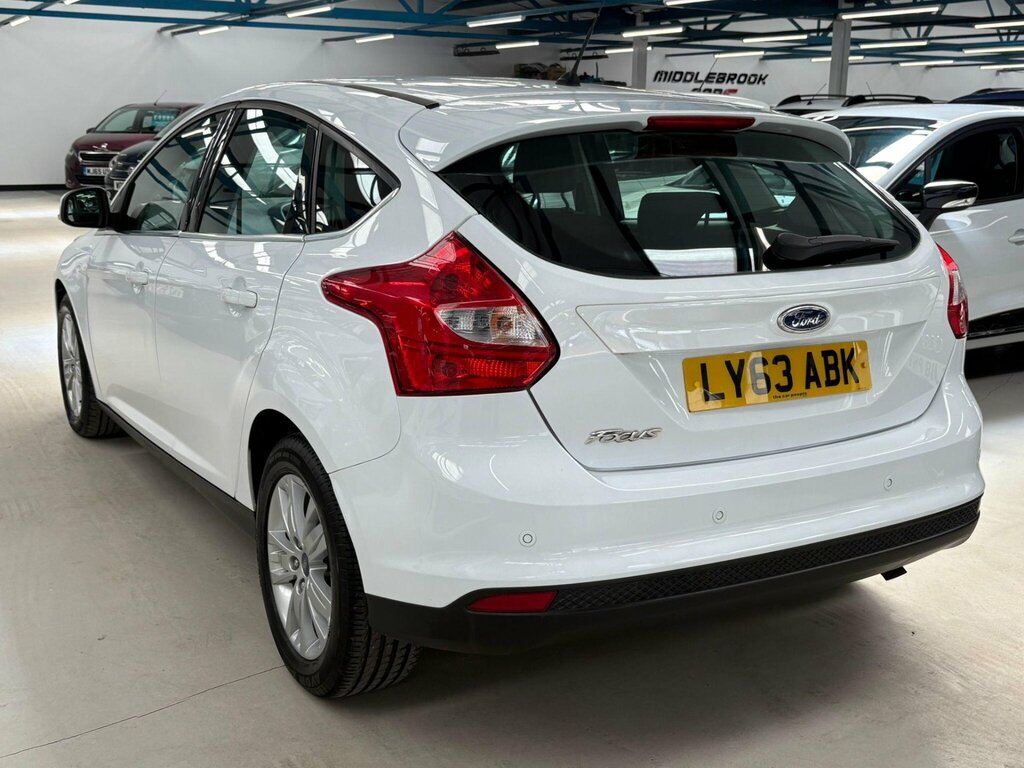 Ford Focus 1.6 Titanium Navigator Powershift Euro 5 LY63ABK White #4