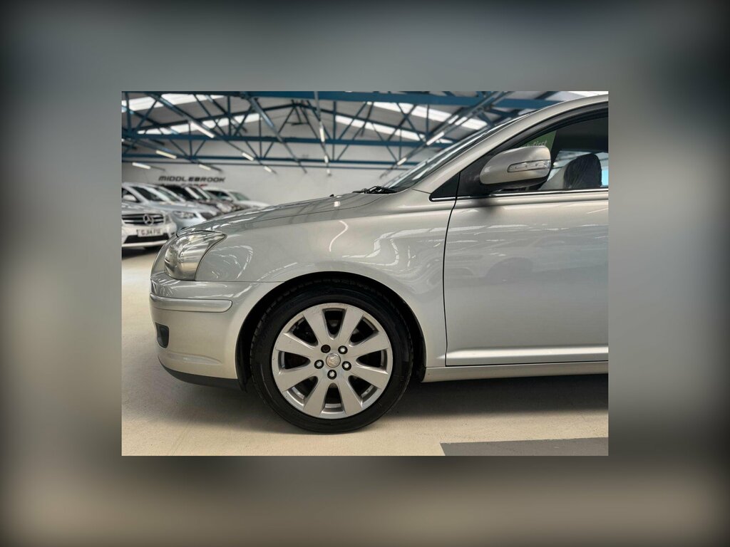 Toyota Avensis 2.2 D-4d Tr Hatchback 156 Gkm, Silver #2